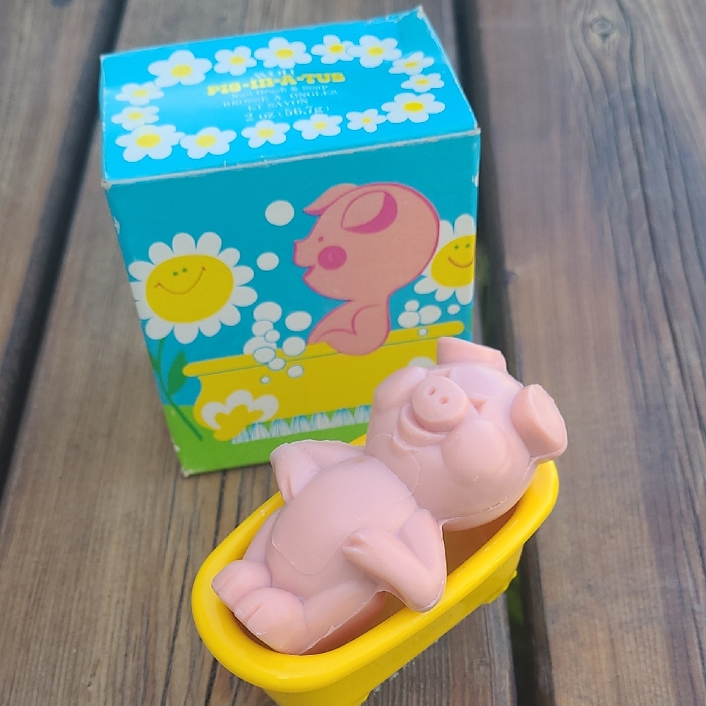 Avon Pig In A Tub Nail Brush And Soap